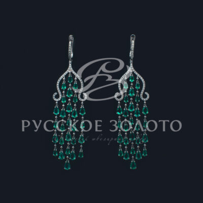 Серьги из белого золота с бриллиантами и изумрудами